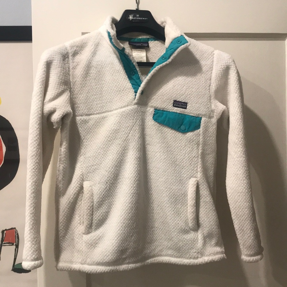 White/teal 4-snap Patagonia fleece